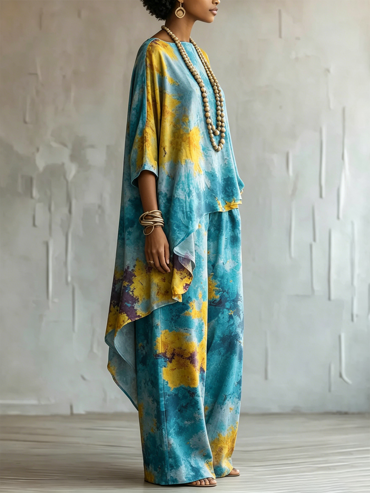 Two-piece Set Featuring A Retro Artistic Style With Watercolor Splash-ink And Contrasting Color Prints.
